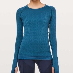 Lululemon Swiftly Tech Long Sleeve Crew
Carbon Blue / Carbon Blue
